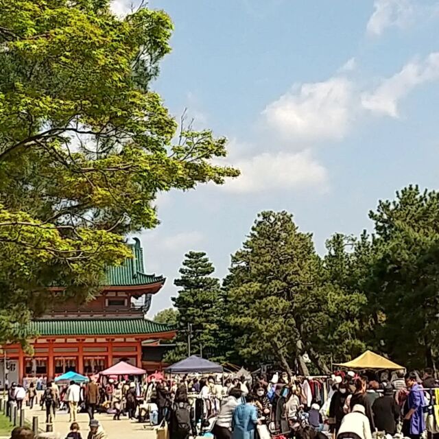 本日4/16(日)岡崎フリーマーケット開催決定 10時～15時30分
次回は5/20(土) 5/28(日)
Okazaki Fleamarket to be held on Sunday, April, 16
OkazakiPark,in flont of Heian-jingu Shrine.
Hours:10am-3:30pm
#平安神宮 京都市
#岡崎フリーマーケット
#岡崎公園 京都市
#古着
#手作り
#古着
#昭和
#レトロ
#贈答品
#侍